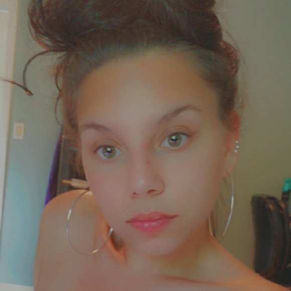 Meet your Posher, Allison - Picture 1 of 1